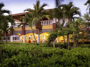 Las Olas Beach Resort