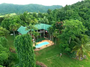 傑卡盧樹屋雨林休閒旅館