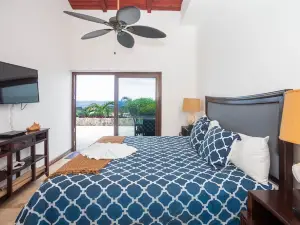 Pristine Bay Villa 1304 with large pool - 3 bedroom condo