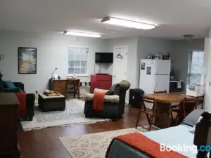 Cozy Upstairs Studio Apartment - Loft at the Ranch