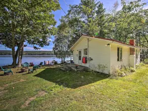 Quiet and Lovely Lakefront Cottage for Families!