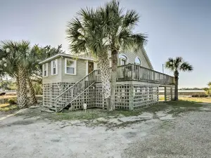 Cozy Waterfront Island House on Live Oak Island!