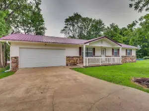 Yard + 15' Boat Slip: Waterfront Grove Getaway
