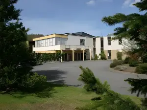 Eight Acres Hotel