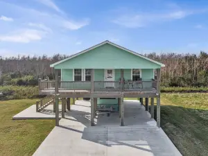 Bayou Teal Lodge