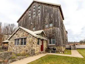Cristman Barn & Events - 12k Sqft Barn Conversion - Sleeps 20