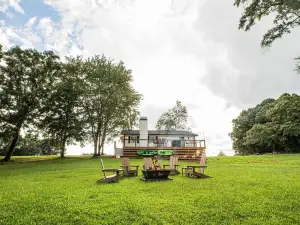 Ruth's Cottage at Addis Acres/Newly Renovated/Firepit/Private Pond/2BR/2BA/Deck