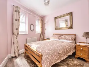 Beach & Dreamland Nearby -Pet Friendly & Garden