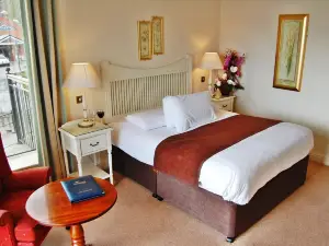 WatersEdge Hotel