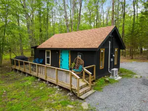 Private Acres with Fireplace and Firepit - Cozy Romantic Escape