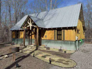 Scenic Cabin with Fire Pit and Hot Tub - Charming Mountain Retreat