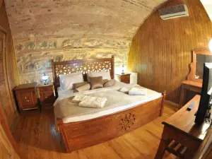 Issız HAN Tarihi Butik Otel