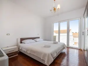 Cozy House Near Beach App 6