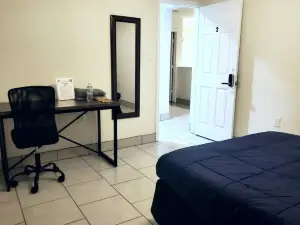 Spacious Living Area and Comfy Space - Inviting Retreat