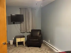 Apartment with WiFi above laundromat in Main Street in Lansing