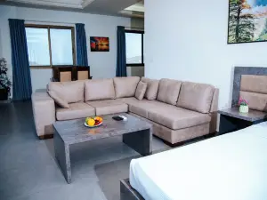 Amchit Grand Hotel