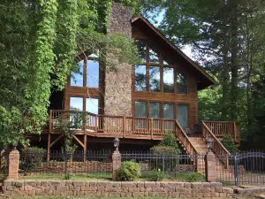 The Lakeview House - access to pier/dock, fire pit and lake access