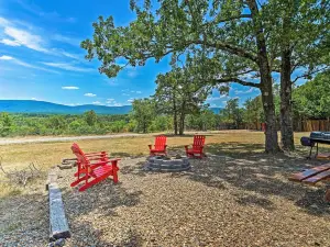 Talihina Retreat w/ Kiamichi River Access!