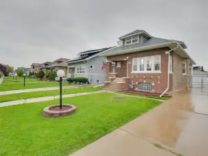 13 Mi to Dtwn Chicago: Maywood Home w/ Fireplace