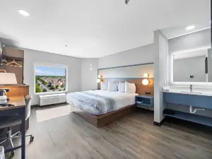 AmericInn by Wyndham Urbana