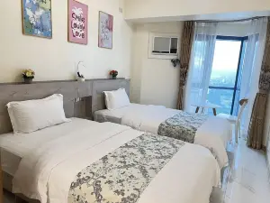 Deluxe three-bed room with sea view.