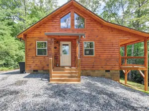 Private Murphy Cabin Rental with Wraparound Porch!