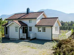 5 person holiday home in GURSKØY