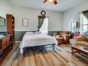 Kentucky Retreat Near Williamstown Lake!