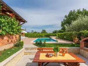 Apartment Complex Villa Visnjan with Pool
