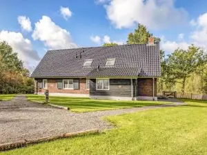 Amazing Home in Rijssen with Wifi