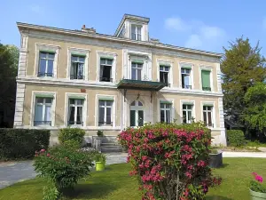 Chateau de Pougy