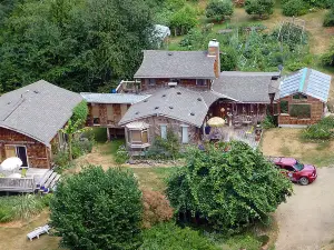 China Moon Bed & Breakfast