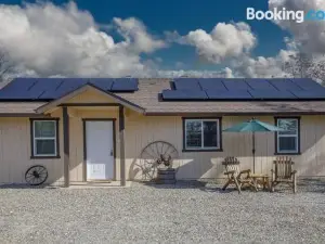 Cozy Cub Cabin, Brand New Home Near Yosemite