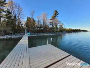 Lee Point Classic Cabins on West Bay with Hot Tub