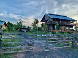 Rang Robin Farmstay for 4 with Pool