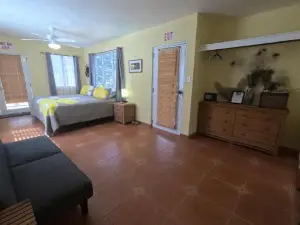 Isla Hermosa Guesthouse