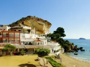 Enjoy and relax with the light, the murmur of the sea and the fantastic views