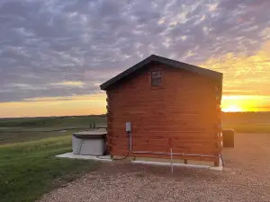 River Bluff Cabin 2- Private Hot Tub & Land, Stunning Bluff & Sunset Views