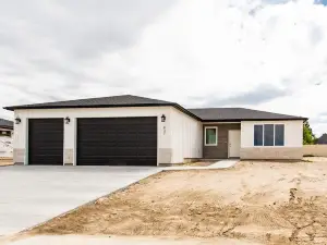 Brand Spankin' New 4 bedroom home Sleeps 8 Pet friendly
