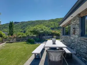Arrowtown Stoney Cottage