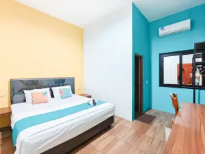 Sans Hotel Salmas Mojokerto