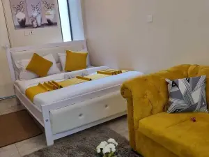 Lux Suites Royal Suburbs Apartments