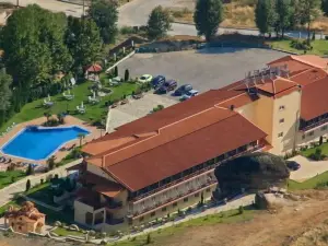 Famissi Eden Hotel