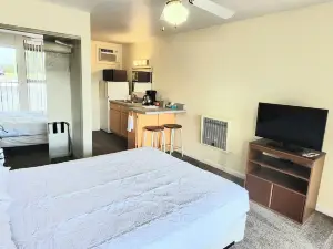 Twin Lakes Inn