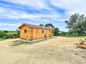 Serene Views: Quiet Farmhouse Cabin in Wisconsin!