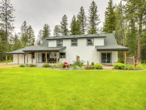 10 Mi to Silverwood: Secluded Getaway!