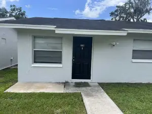 Cozy 2 Bedroom Home, Dade City!