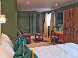 The Alyth Hotel