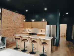 Golf Simulator and King Size APT - Downtown Sidney Ohio