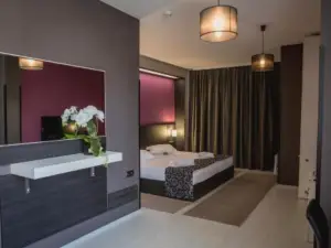 Hotel Idol
